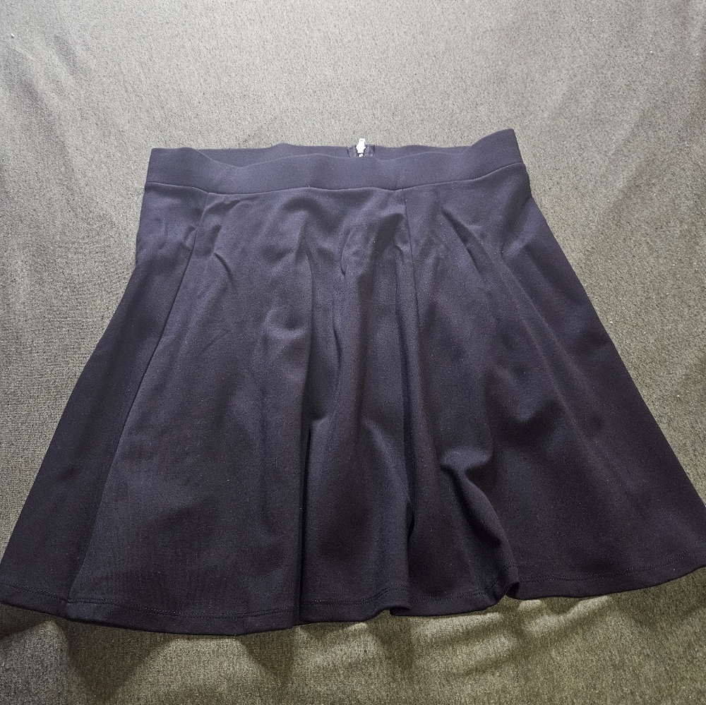 NWOT H&M Divided Women Black Mini Skirt Size L
